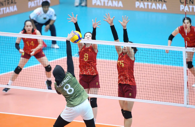 Hang chan cua tuyen nu Viet Nam hoat dong hieu qua truoc hang cong cua Indonesia. Anh: Quyet Thang