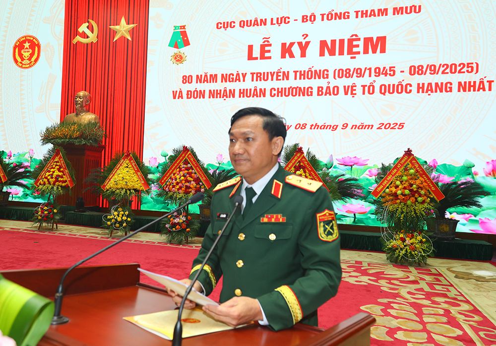 Trung tuong Le Van Huong - giu chuc Pho Tong tham muu truong Quan doi nhan dan Viet Nam. Anh: Bo Quoc phong