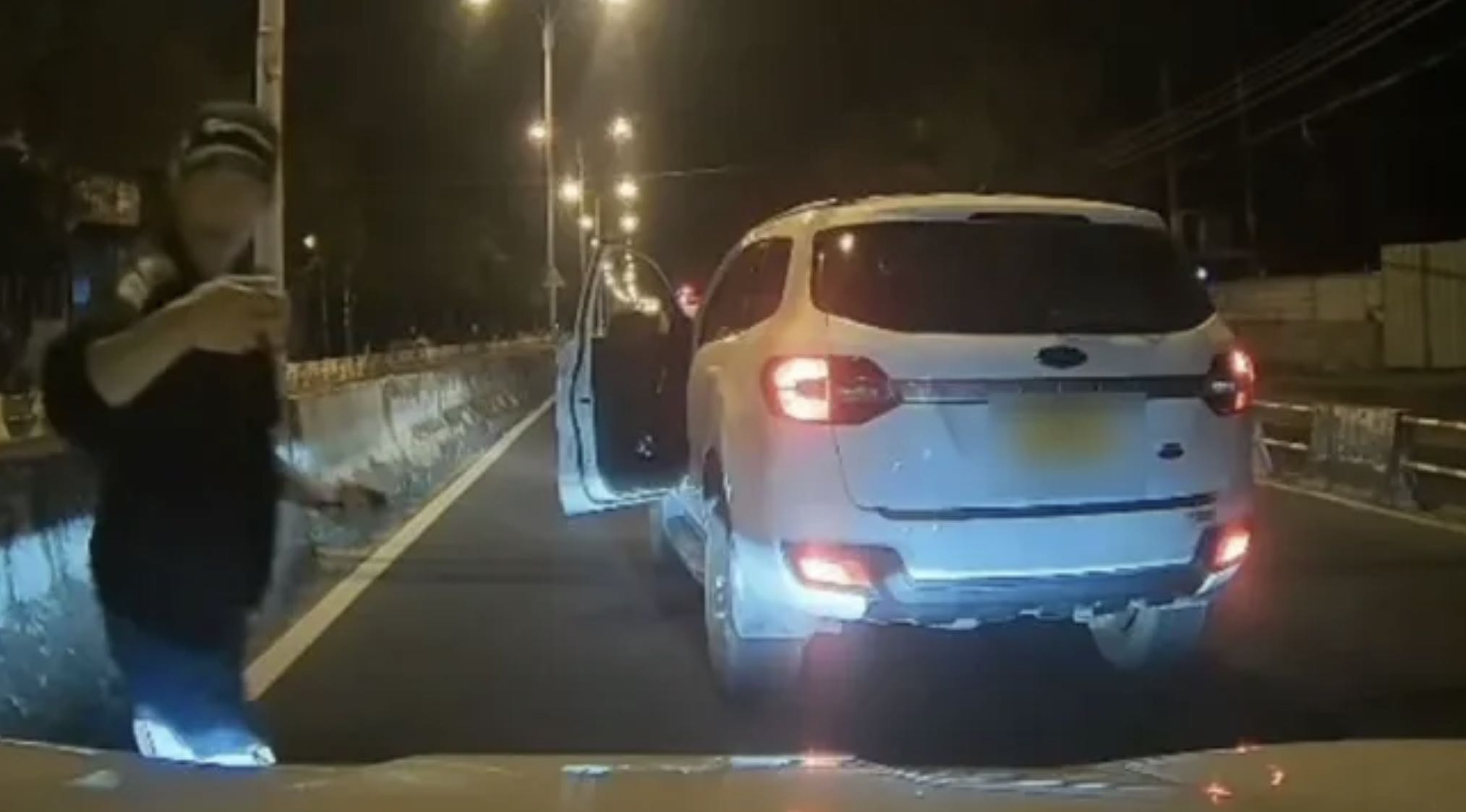 Lực lượng chức năng ở Khánh Hòa đang làm rõ về việc tài xế ôtô chặn đầu, chửi bới người khác trên đường. Ảnh: Đức  Thảo
