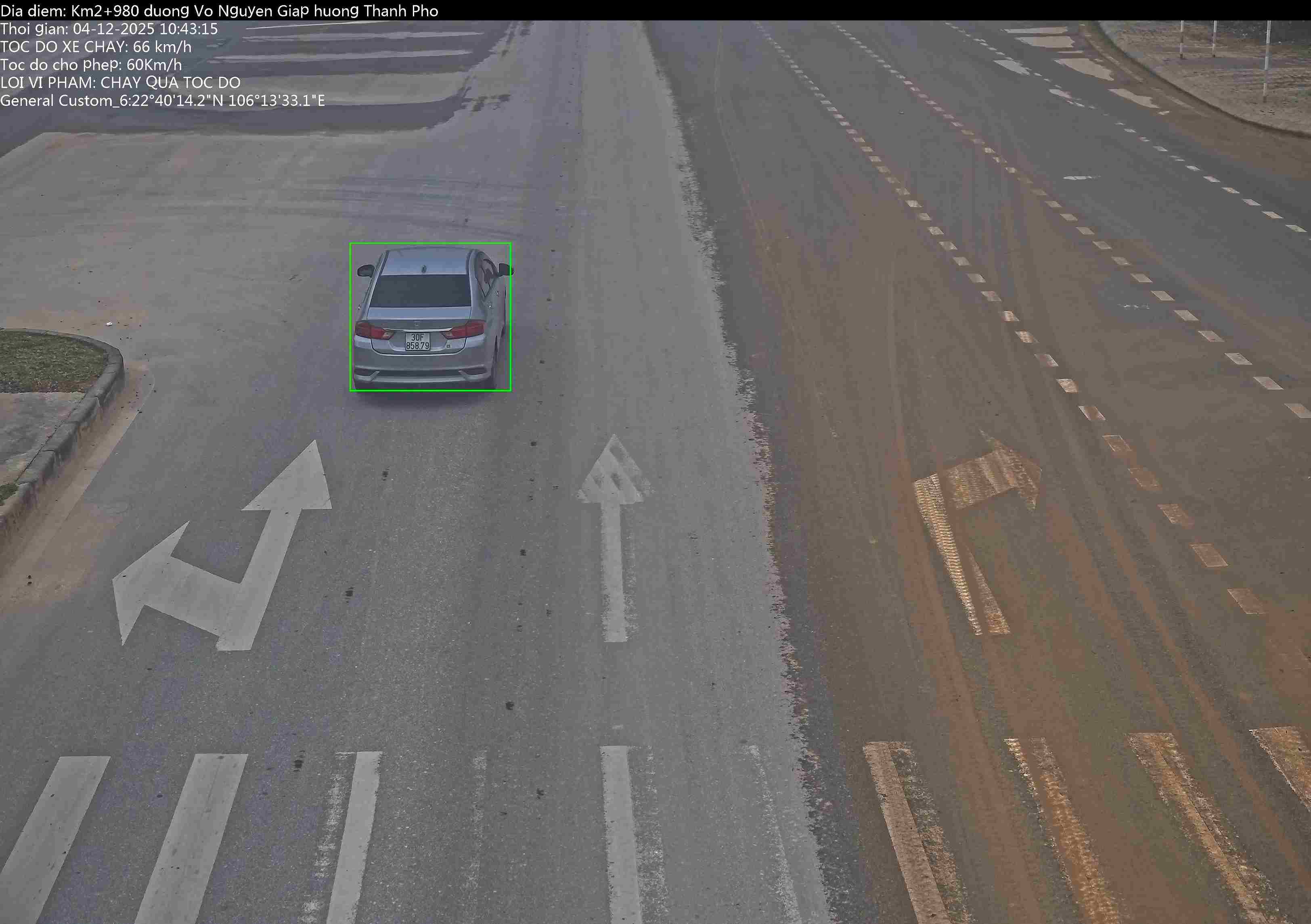 Xe oto chay qua toc do tren duong Vo Nguyen Giap. Anh: Cong an Cao Bang