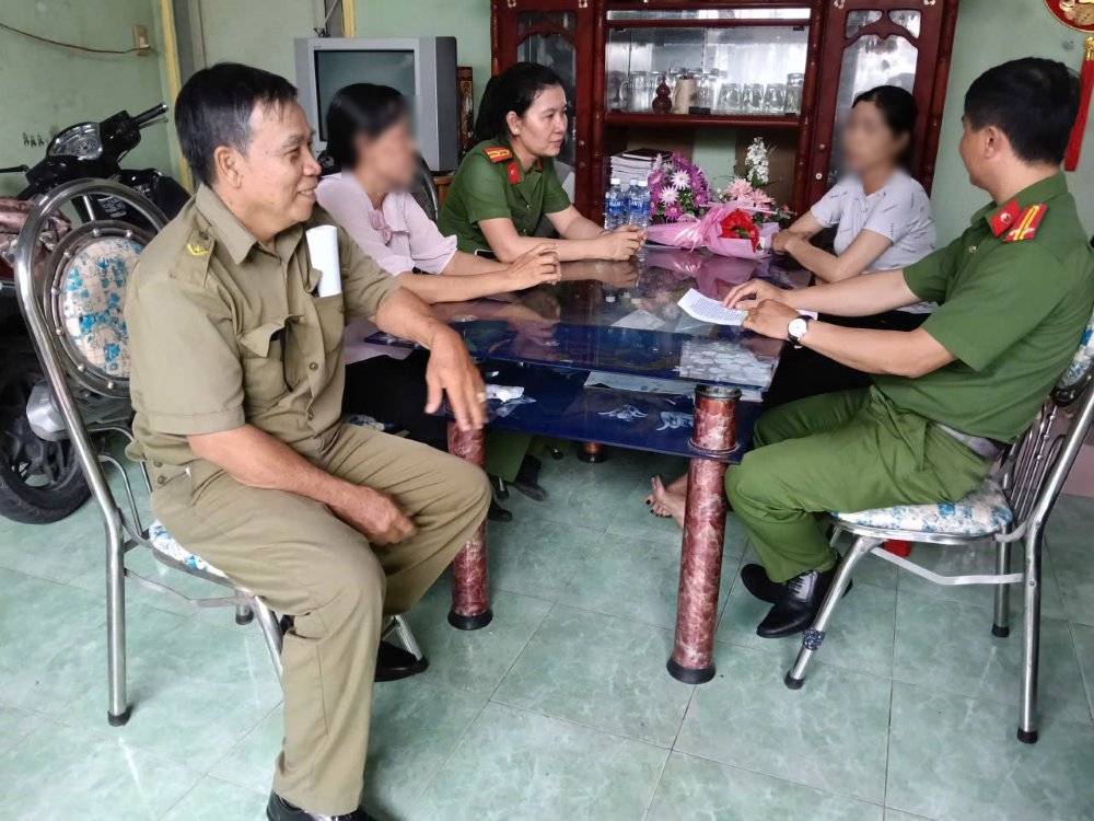Giup do nhung nguoi duoc dac xa, nguoi chap hanh xong an phat tu xoa dan mac cam toi loi, tai hoa nhap cong dong rat can su chung tay cua cac ban, nganh, doan the, dia phuong quan tam thuc hien. Anh: Xuan Thao - Lan Anh
