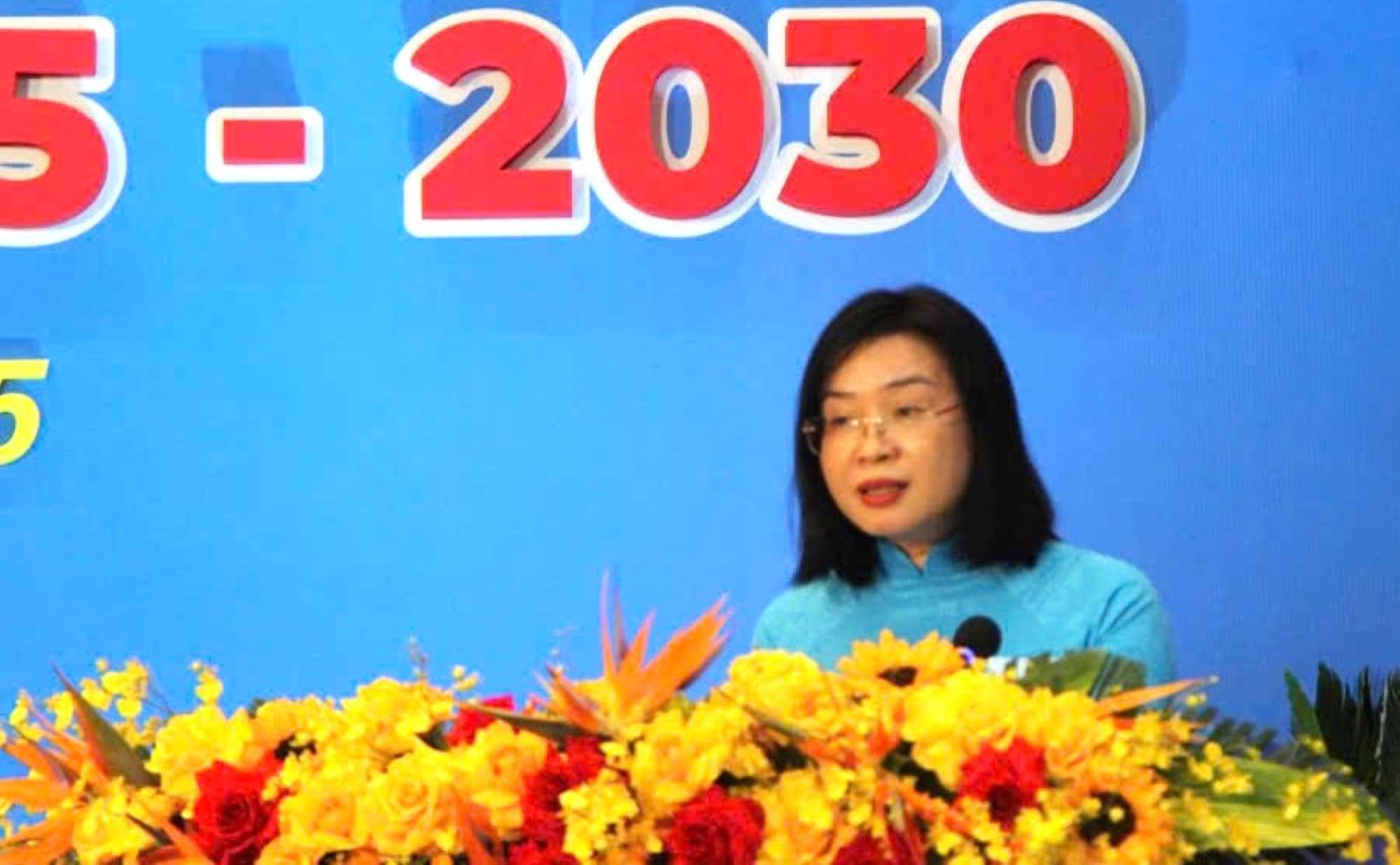 Ms. Phan Thi Thuy Linh was appointed to continue as President of the Da Nang City Labor Federation. Photo: Tuong Minh
