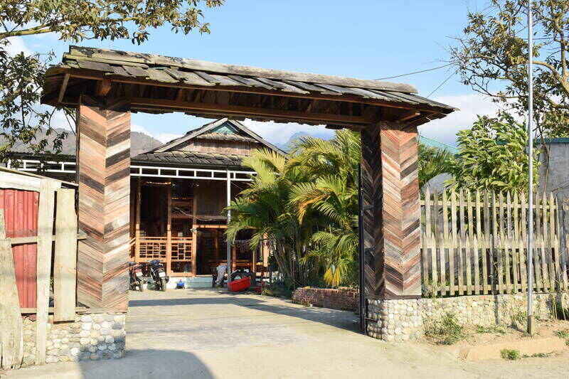 Cong nha bang go va tuyen duong da no hoa than thien moi truong, giu net rieng co o Ngoc Chien. Anh: Truong Son