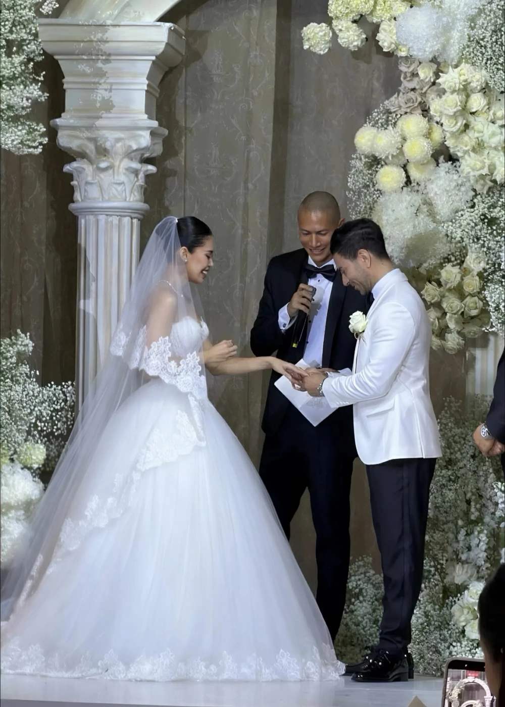 Con gai ti phu Johnathan Hanh Nguyen va chong noi loi hen uoc. Anh: Maria Dinh.