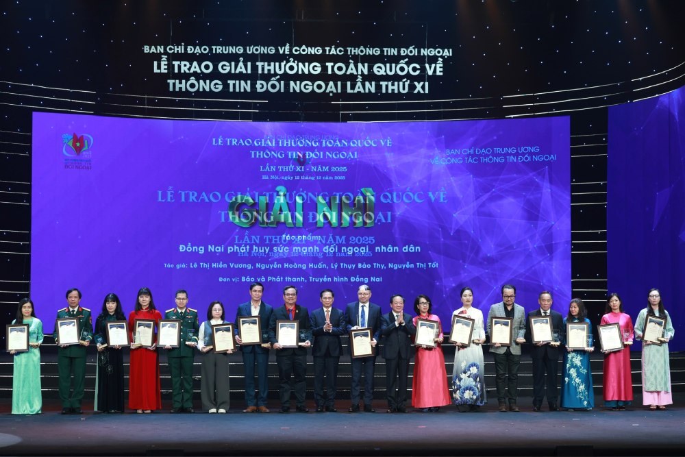 Cac tac gia, tac pham doat giai Nhi. Anh: Hai Nguyen