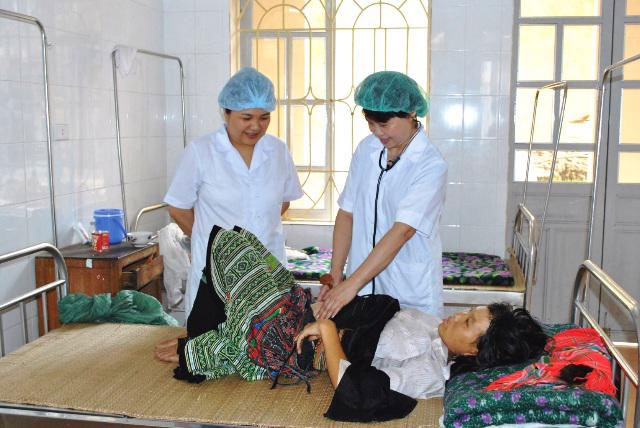 Moi phu nu mang thai phai duoc quan ly thai va kham thai it nhat 4 lan trong thai ky. Anh: So Y te Lao Cai