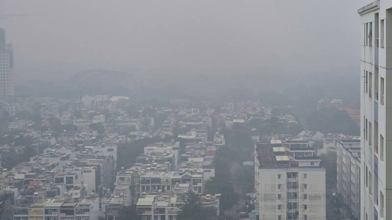 From above, Ho Chi Minh City is covered in fog. Photo: Nguyen Chan