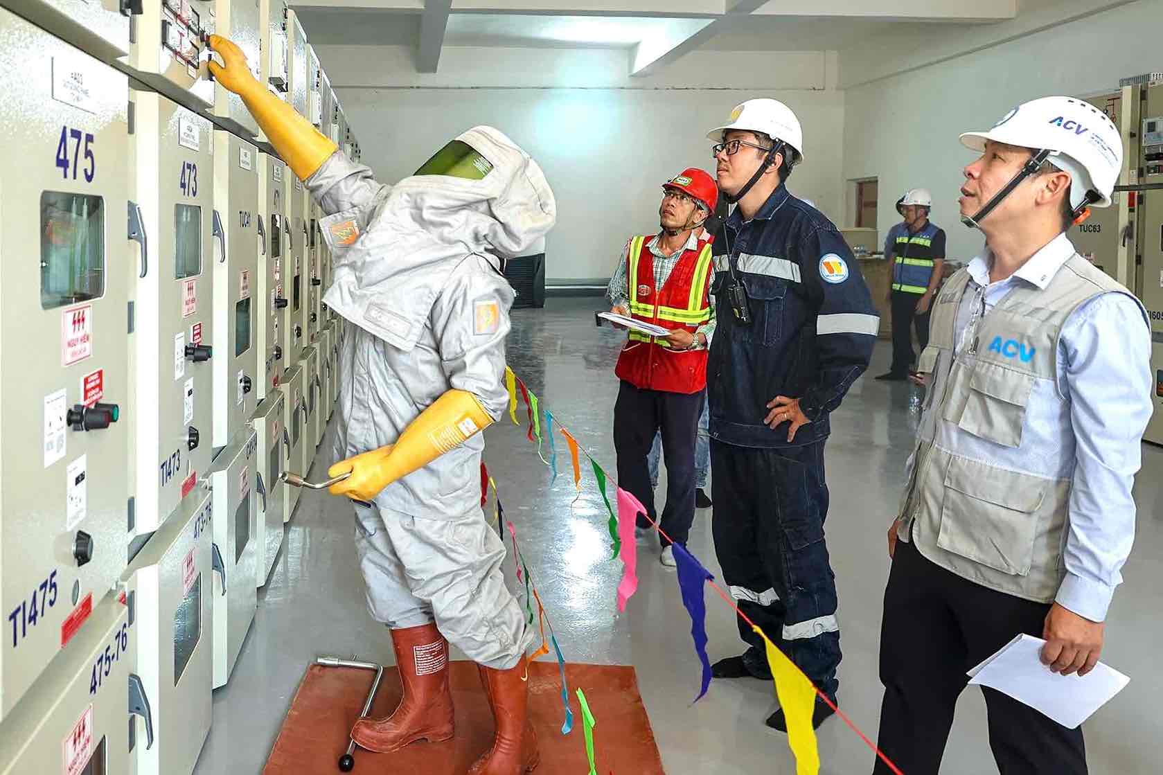 Conexion electrica exitosa para el centro de energia del aeropuerto de Long Thanh preparandose para el primer vuelo tecnico el 19 de diciembre Foto: ACV