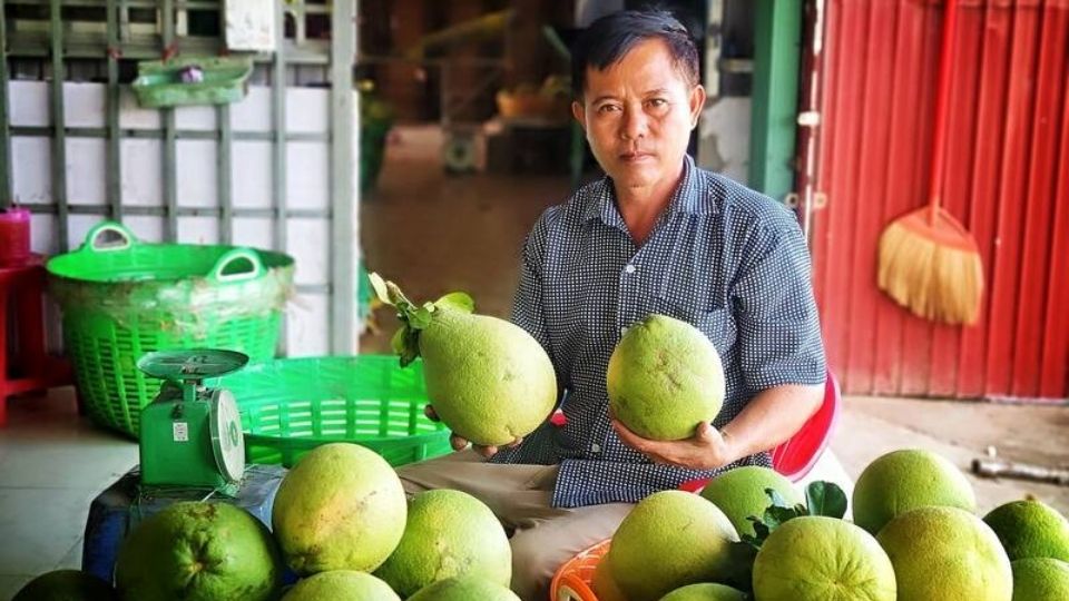 Thuong lai hien thu mua buoi Nam Roi nhu thong thuong va dat hang vu Tet 2026. Anh: Hoang Loc