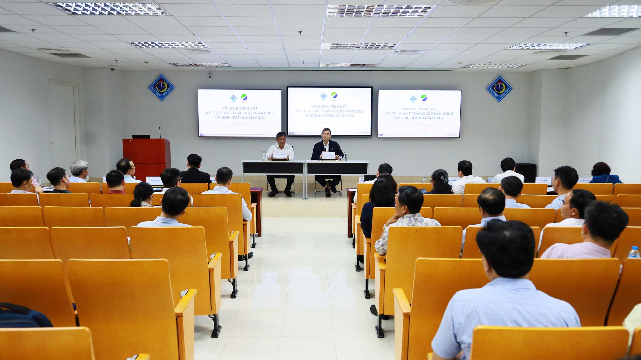 Quang canh hoi nghi. Anh: Dai hoc Can Tho