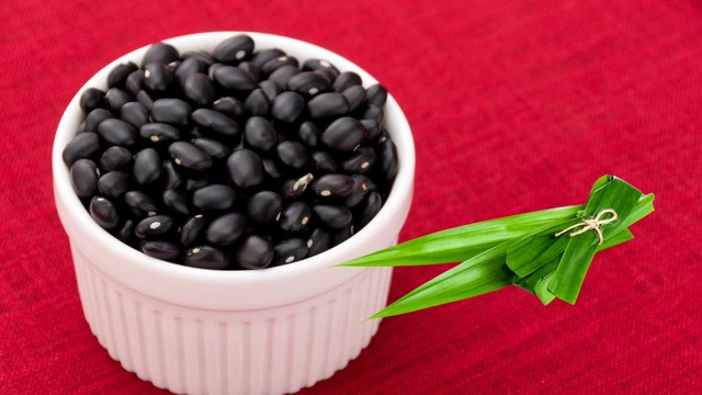 The beneficial green pineapple beans help people with high uric acid control effectively. Graphic photo: Huong Son