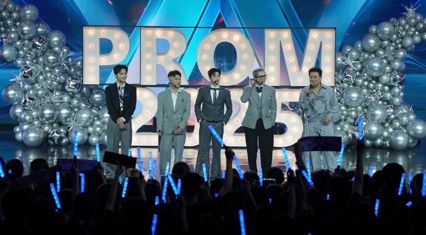 The Say Hi Brother group prepares for the Final 2. Photo: VieON.