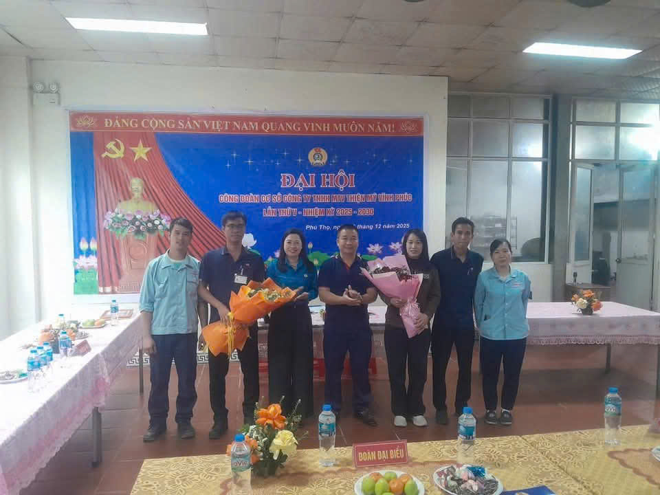 Launching the Executive Committee of the Trade Union of Thien My Vinh Phuc Company Limited for the 2025-2030 term. Photo: Thanh Phong