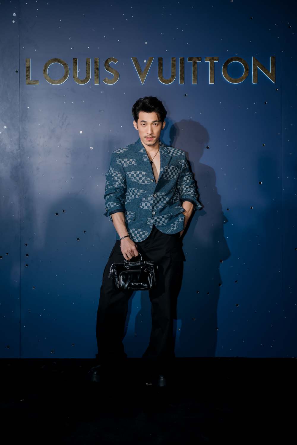 “Thi de” Lien Binh Phat xuat hien voi ve diem dam, phong tran, thu hut su chu y boi than thai dien anh dac trung.