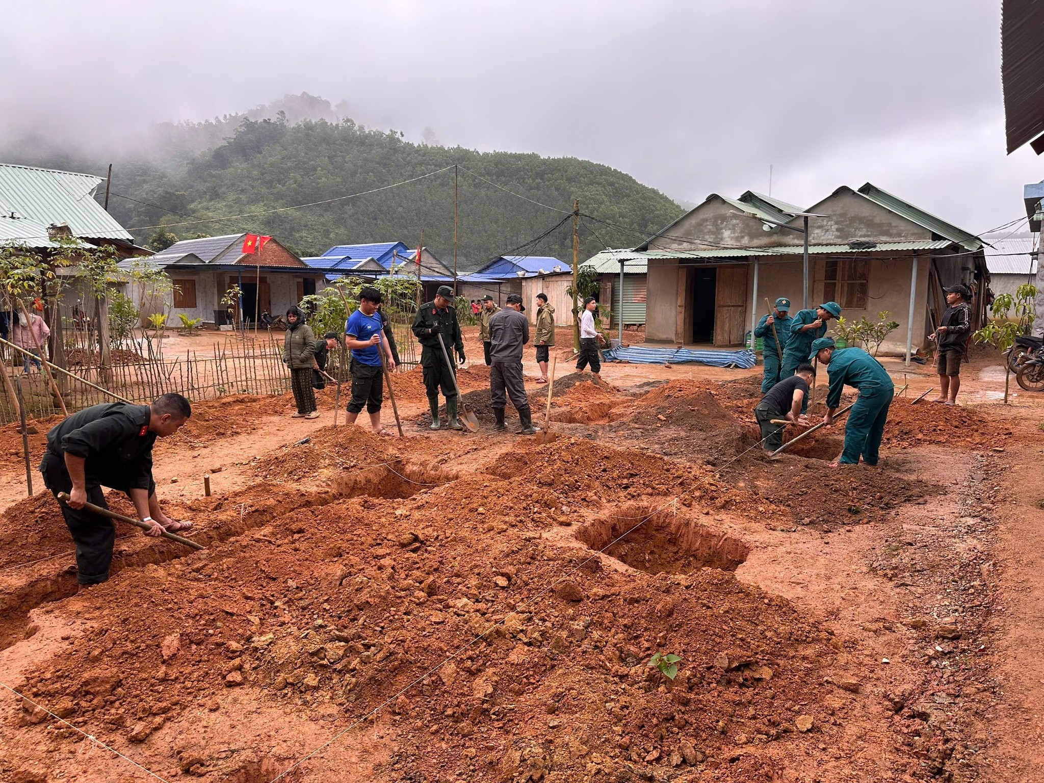 “Chien dich Quang Trung” o Da Nang dat tien do cao, nha dan kip don Tet. Anh: Mai Vy