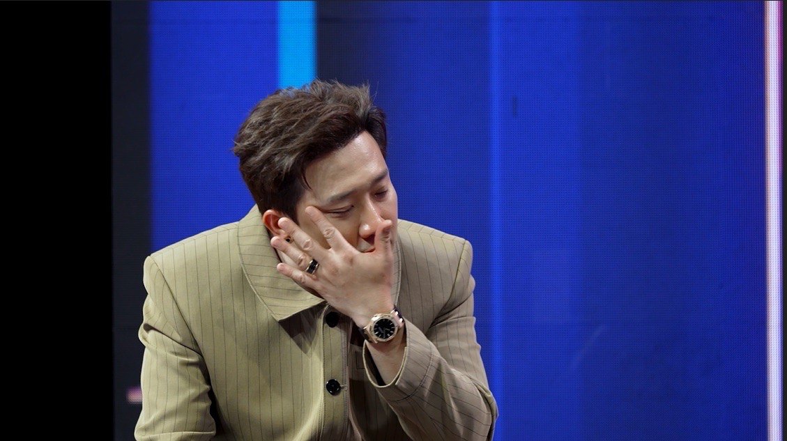 Tran Thanh burst into tears. Photo: Producer.
