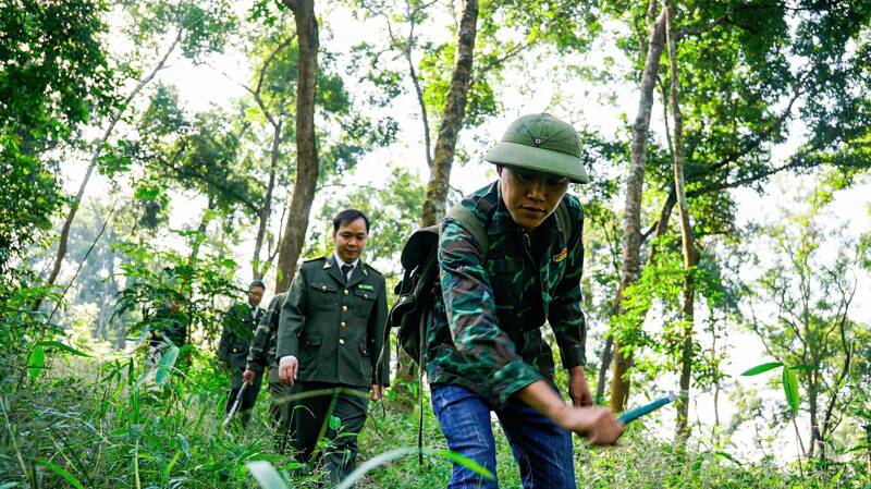 Luc luong thuong xuyen tuan tra, bao ve rung Tan Trao. Anh: Viet Bac