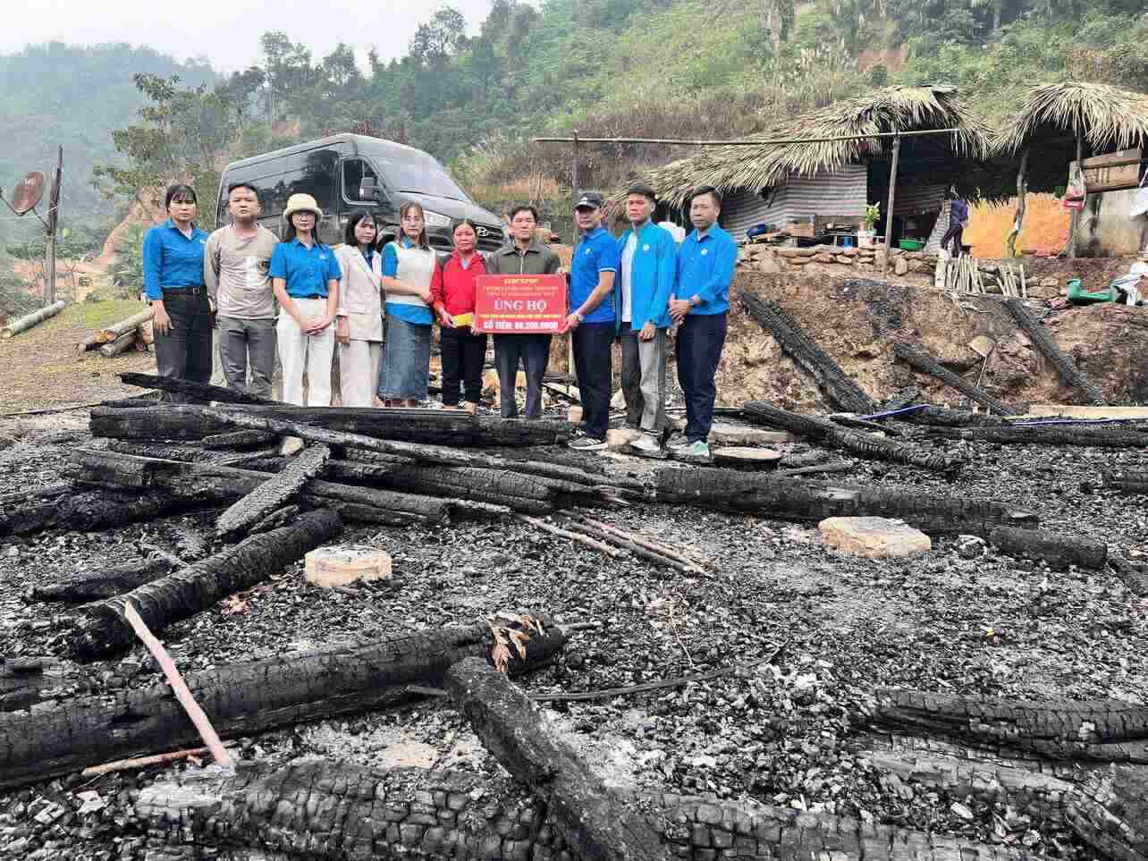 The Trade Union of Industrial Parks of Phu Tho province informed that the unit has just coordinated with PARTRON Vina Company to provide support money to families in difficult circumstances. Photo: Phu Tho Industrial Park Trade Union