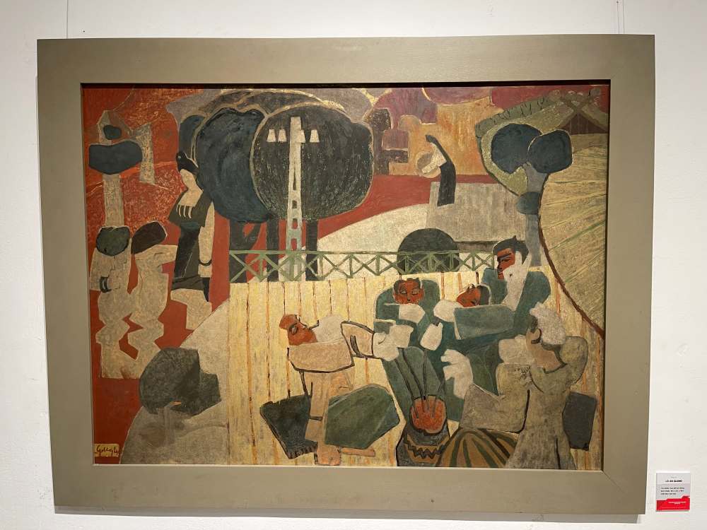 Tac pham “Sau gio lao dong” (Lo An Quang) tai hien khoanh khac nghi ngoi dung di cua nguoi lao dong, khai thac chat lieu son mai de ton len su ben bi, chat phac va ve dep doi thuong cua lao dong. Anh: Ngoc Mai