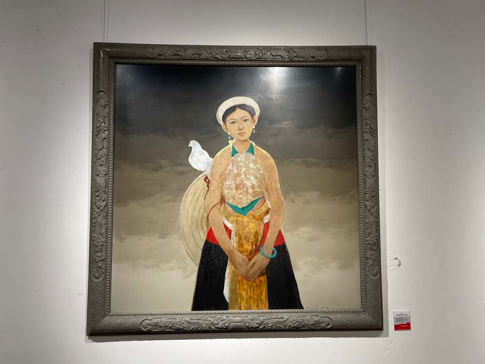 Tac pham “Em Xoan” (Bui Huu Hung) tai hien ve dep moc mac cua thieu nu, hinh anh co gai hien len diu dang ma day suc song. Anh: Ngoc Mai