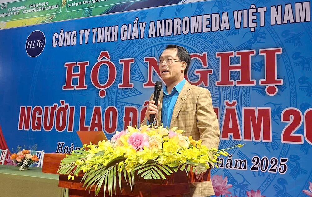 Ong Nguyen Chi Cong – Pho Chu tich Lien doan Lao dong tinh Nghe An phat bieu tai hoi nghi. Anh: Cong doan Quang Tri