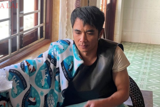 Đối tượng Đặng Hoàng Quý bị bắt khẩn cấp để làm rõ hành vi cưỡng hiếp và gây thương tích cho hai cán bộ Công an. Ảnh: Công an