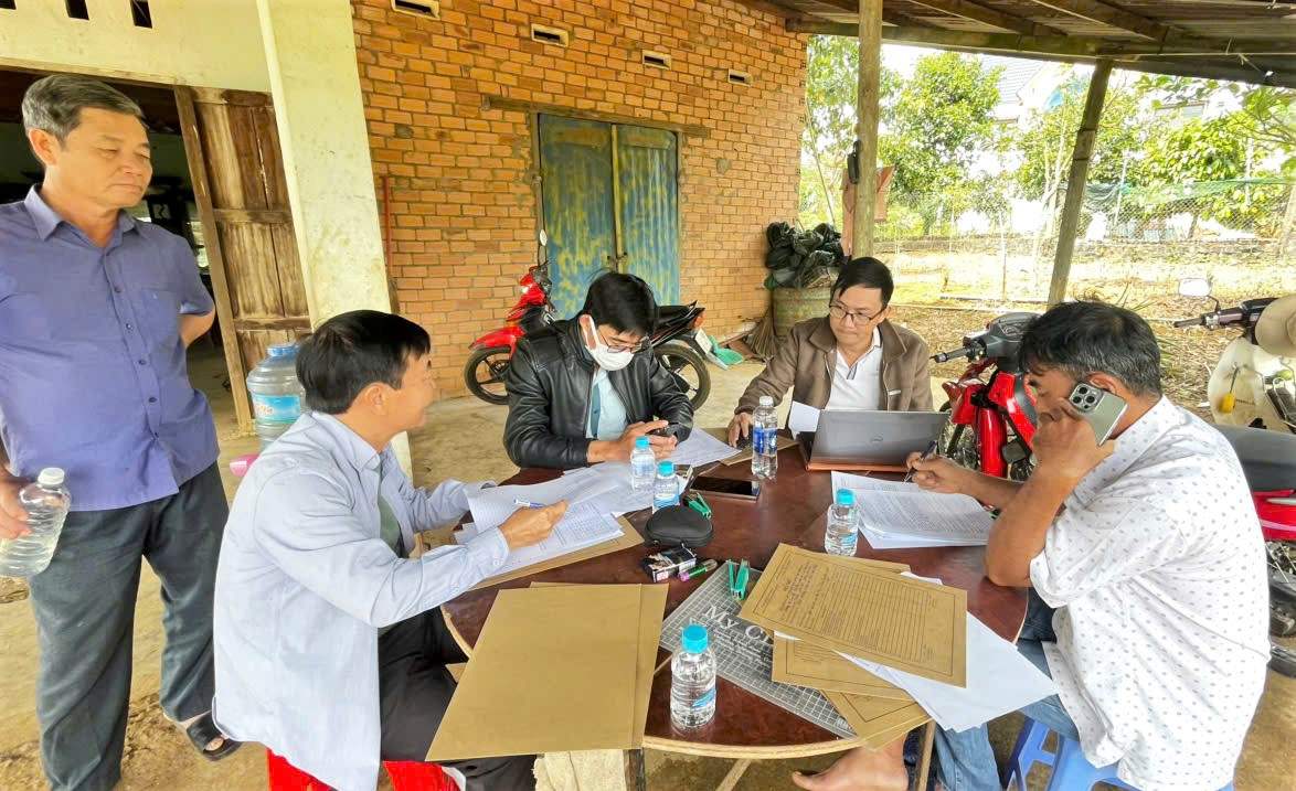 Viec xay dung cao toc Tan Phu - Bao Loc dang duoc nguoi dan dia phuong mong cho, dong thuan va ung ho cao. Anh: Phuc Khanh