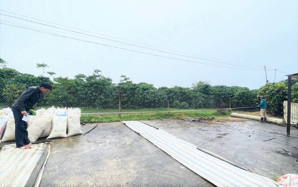 Cong tac do dac, kiem dem dat va cac tai san gan lien tren dat phuc vu cong tac giai phong mat bang cao toc dang duoc cac don vi, dia phuong phoi hop trien khai. Anh: Phuc Khanh