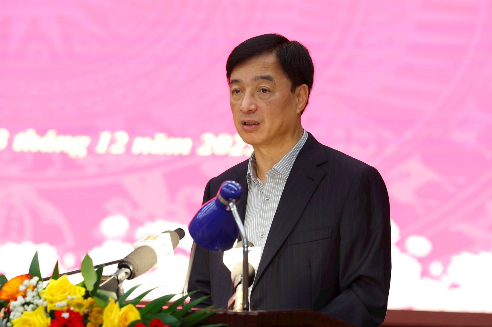 El miembro del Buro Politico y Secretario del Comite del Partido de la Ciudad de Hanoi Nguyen Duy Ngoc habla en la conferencia. Foto Viet Thanh