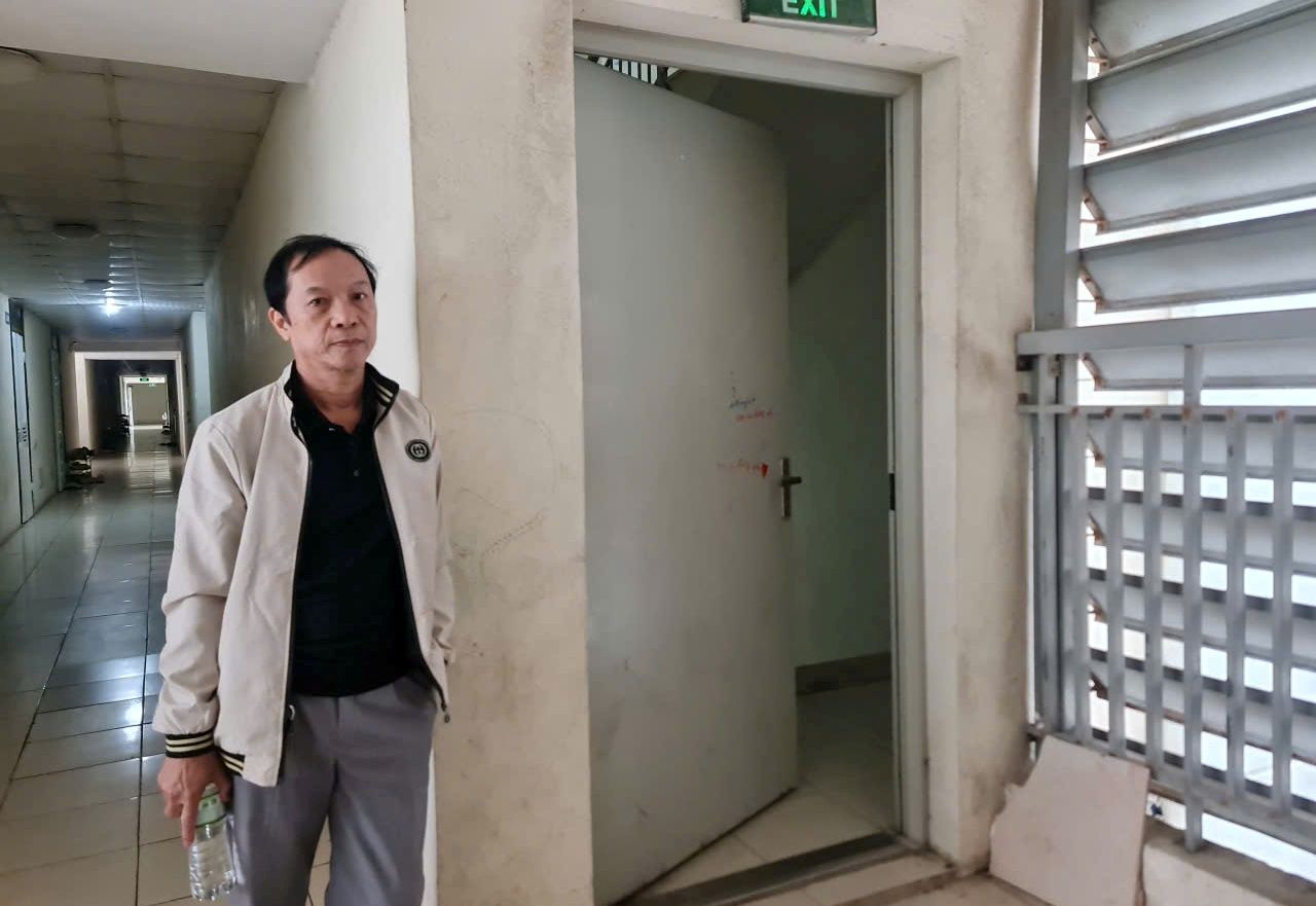 Nhieu ho dan song tai chung cu C5 lo lang vi thang may het han kiem dinh, truc trac lien tuc. Anh: Quach Du