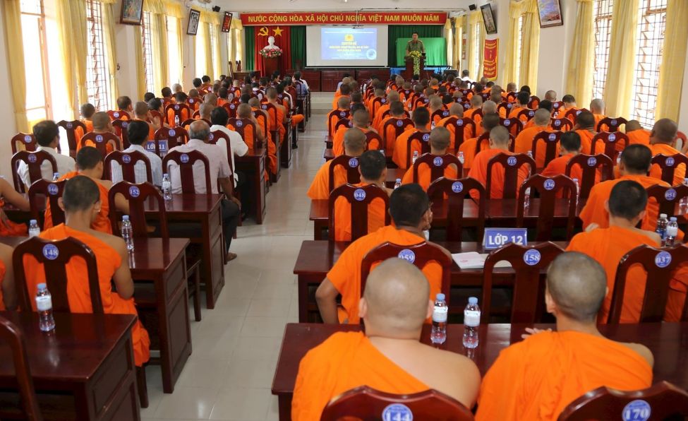 Mo hinh “4 khong, 4 co” thuong xuyen to chuc tuyen truyen cho can bo, giao vien va tang sinh ve cac noi dung trong mo hinh. Anh: Don vi cung cap