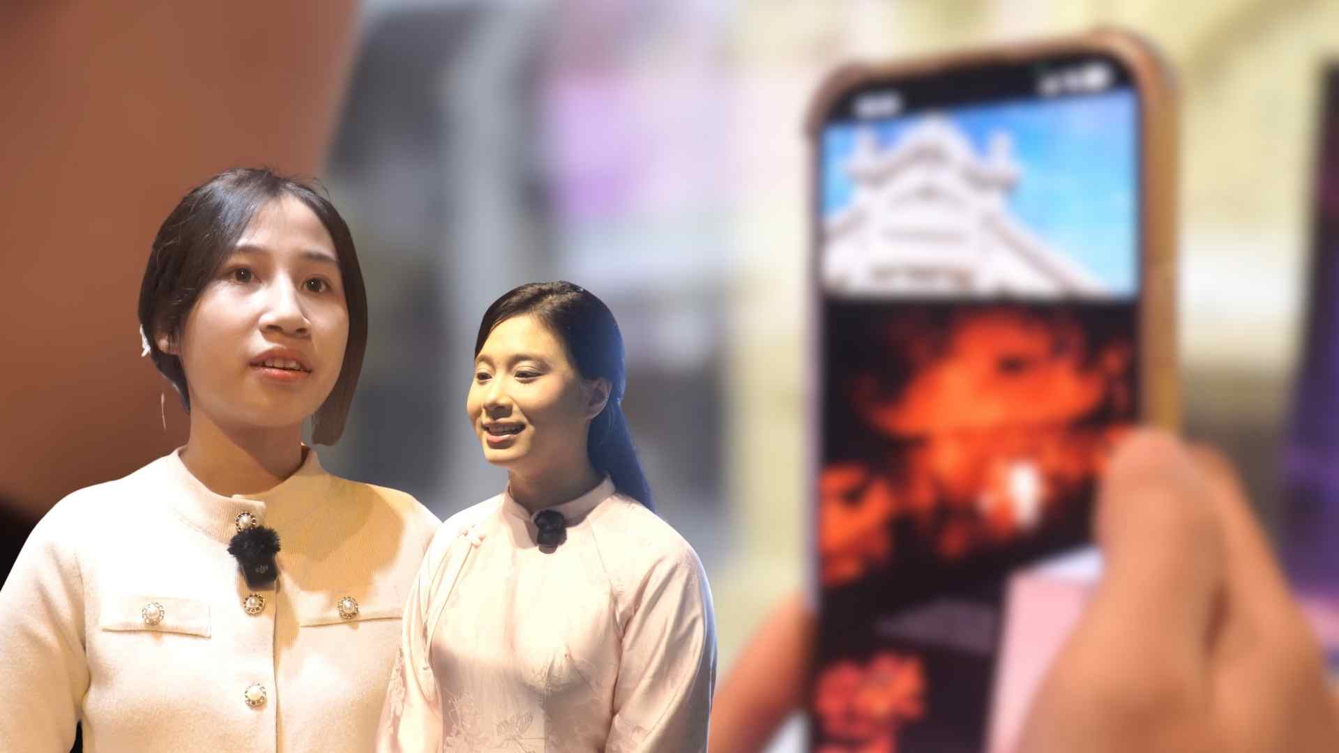 Young people are excited to experience AR technology in water puppetry