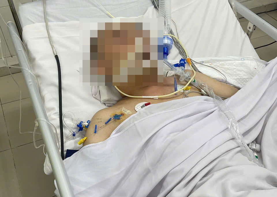 Em Nguyen Minh Long nhap vien sau vu tai nan, chi phi dieu tri lon nhung khong co bao hiem y te. Anh: Nguyen Thi Ha