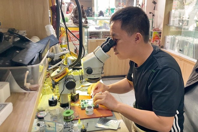 The tax system has changed, but the 2025 Law on Personal Income Tax still maintains the method of calculating personal income tax (PIT) from wages. Photo: Thanh Binh