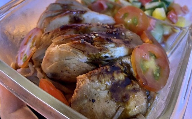 Chicken is a food that should be added to dinner to help reduce belly fat after 1 month. Photo: Thanh Thanh