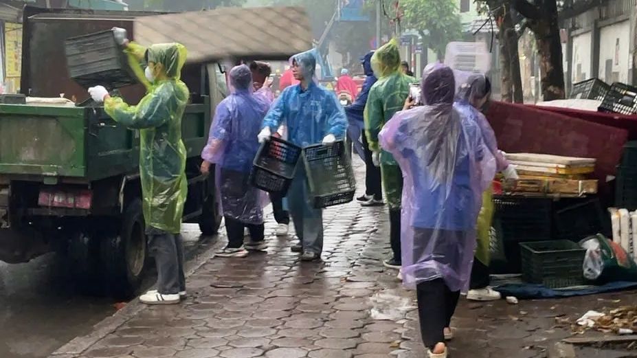 Phuong Cau Giay, Ha Noi quyet liet ra quan lap lai trat tu do thi. Anh: Van Nhi