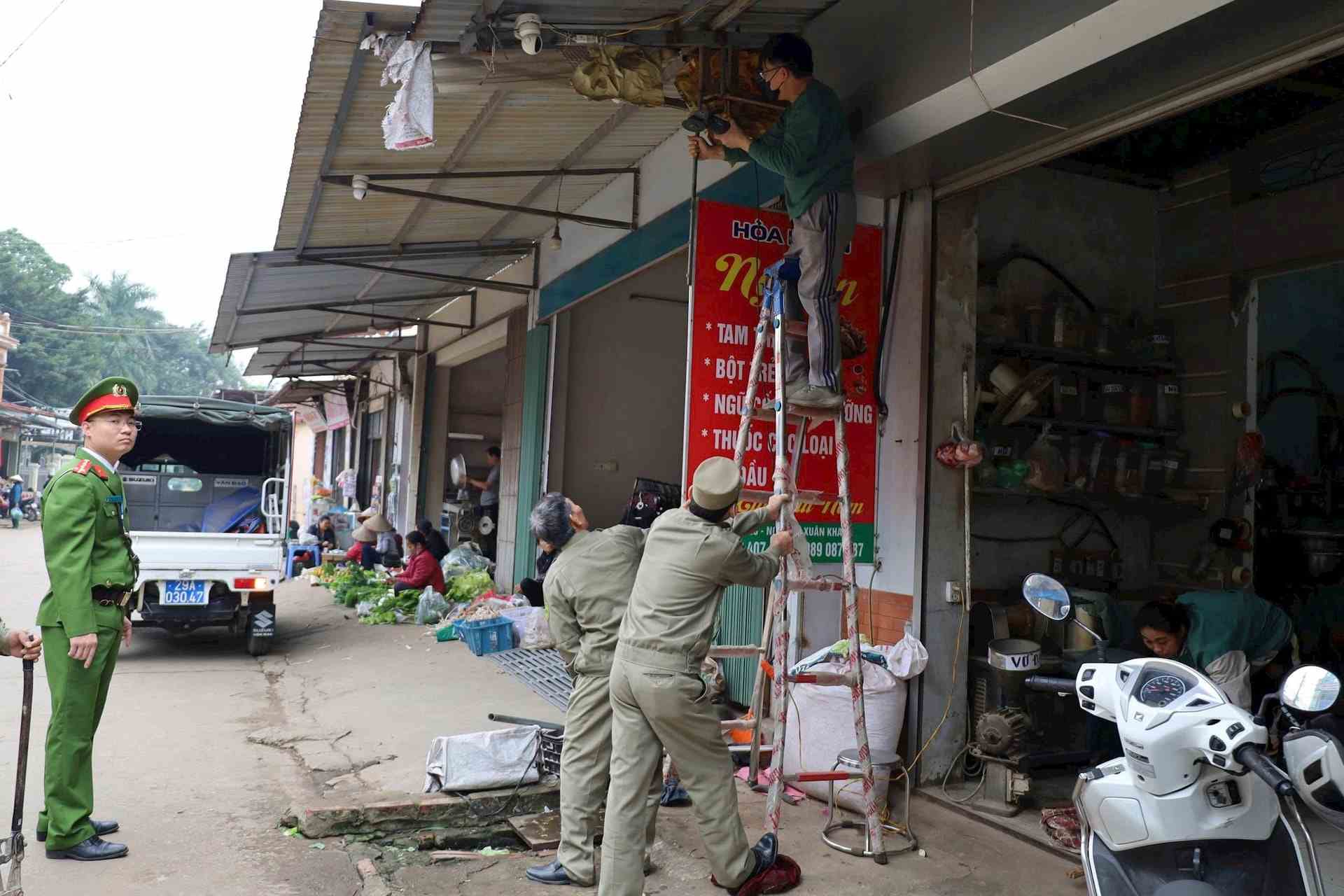 Cac luc luong ra quan, lap lai trat tu tren dia ban phuong. Anh: Kieu Huong