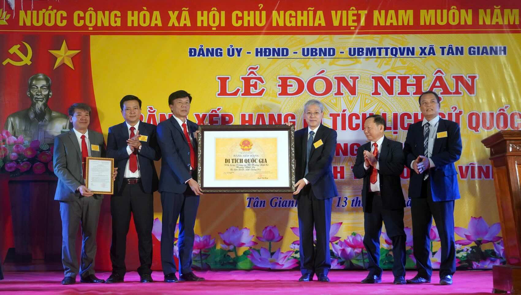 The ceremony to receive the National Monument of Song Trung Temple and the Mausoleum of the King Vinh To - King Vinh Du was held on December 13. Photo: Department of Culture, Sports and Tourism of Quang Tri