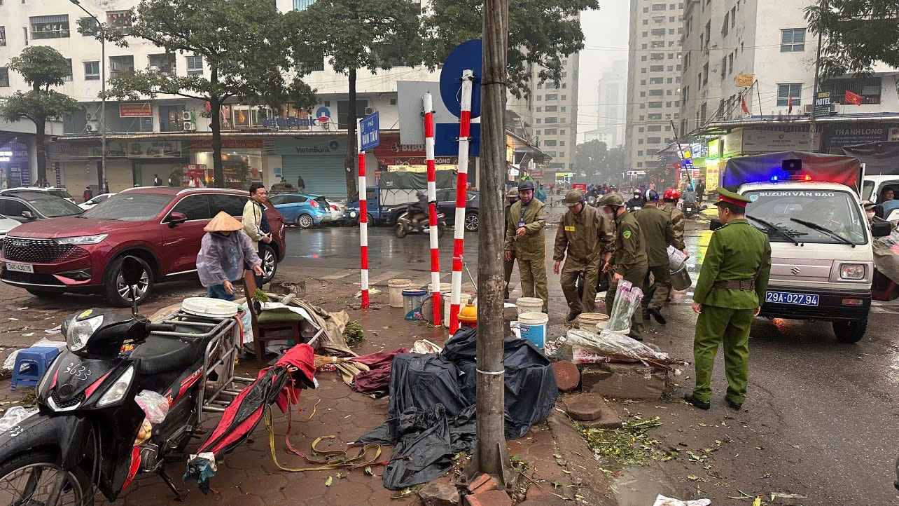 Luc luong chuc nang phuong Hoang Liet lap lai trat tu do thi. Anh: HL