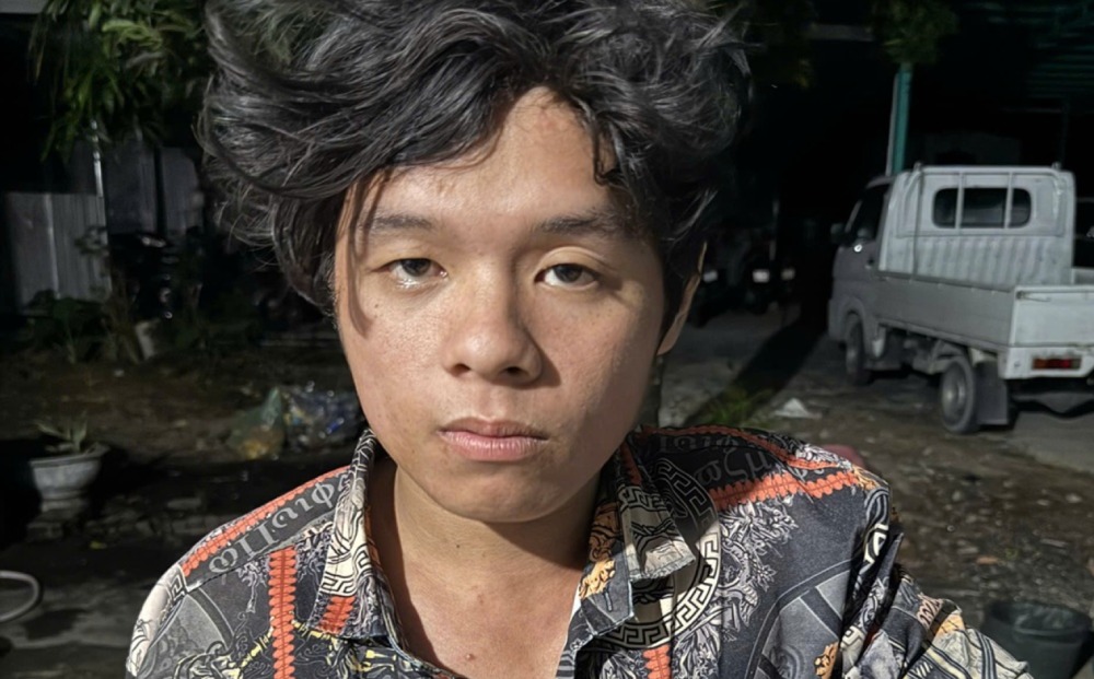 Hà khai nhận số tang vật bị thu giữ là ma túy đá. Ảnh: Nghiêm Túc