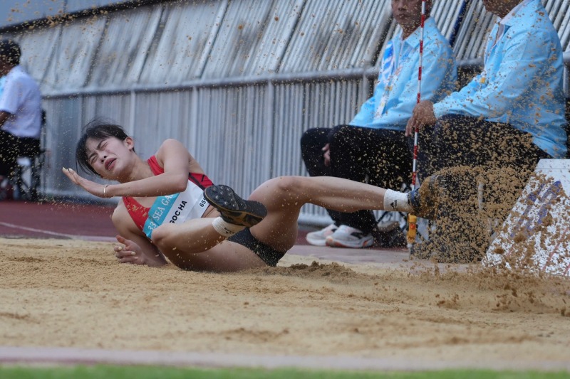 Van dong vien Viet Nam chan thuong o luot nhay thu 3. Anh: Minh Anh