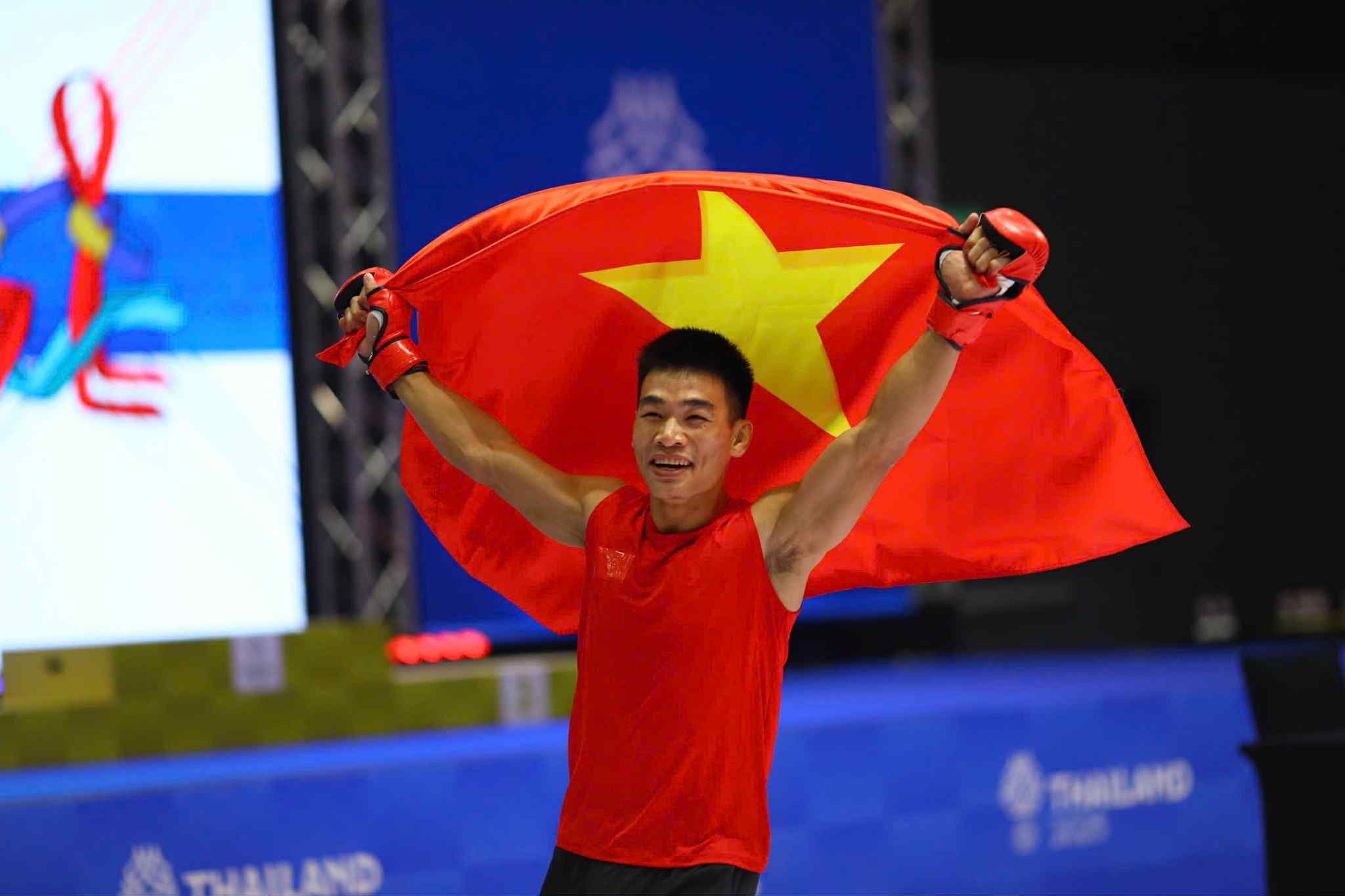 Vo si Tran Ngoc Luong gianh huy chuong vang MMA tai SEA Games 33. Anh: Minh Dan