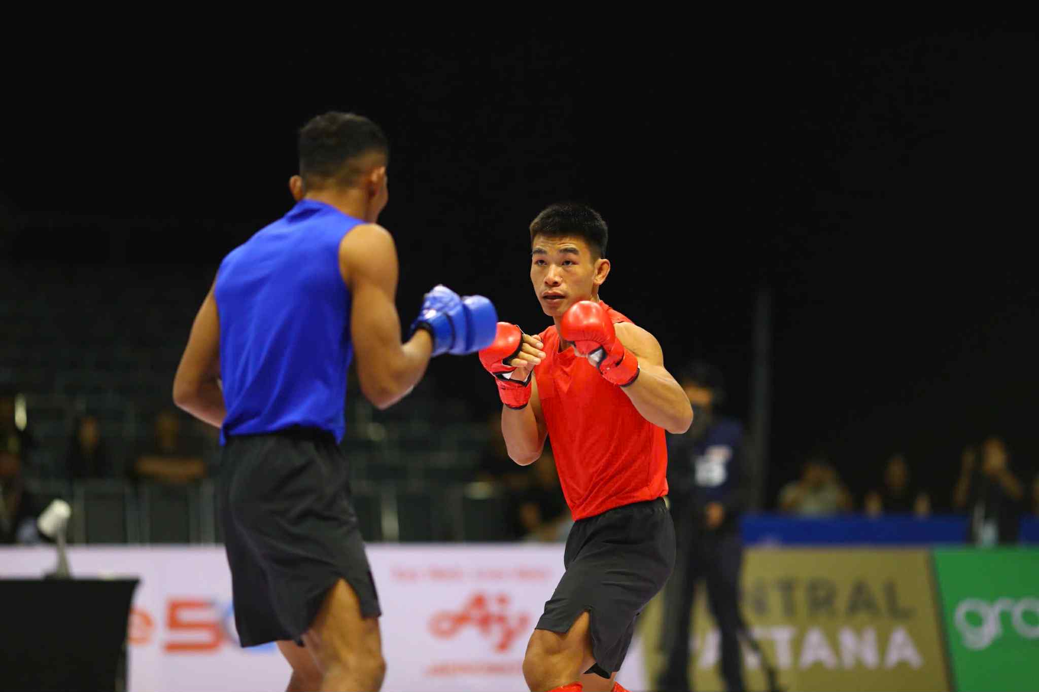 Ngoc Luong phai ep can, giam 3,6 kg sau mot dem de chuan bi cho tran chung ket. Anh: Minh Dan