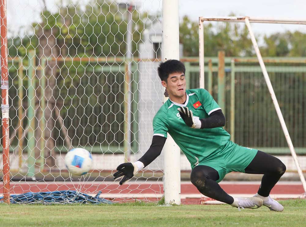 Thu mon Tran Trung Kien danh gia cao doi thu o ban ket SEA Games 33. Anh: VFF