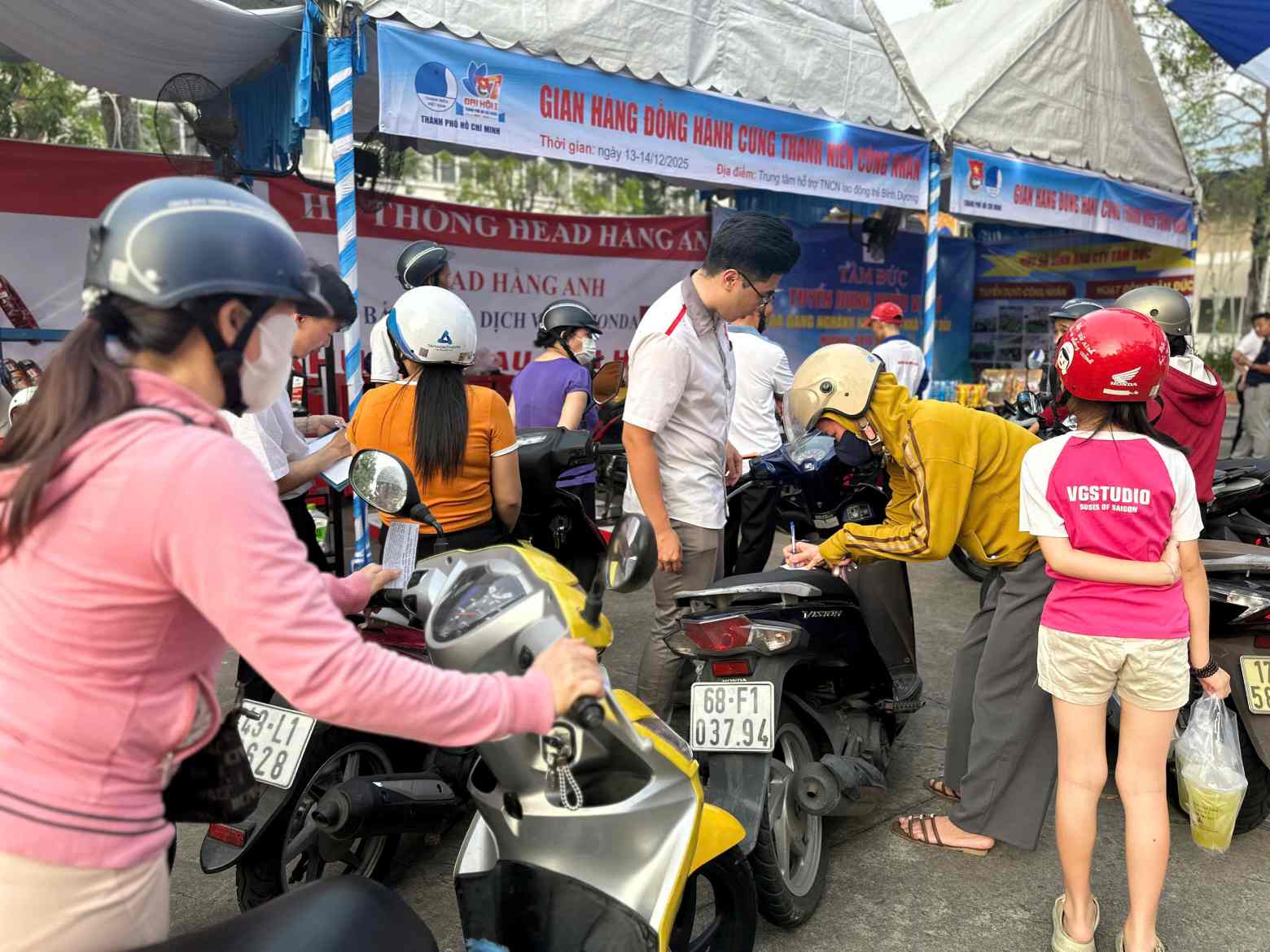 My Phuoc 3工業団地での若者と労働者を支援する多くの活動。写真:Din Trong