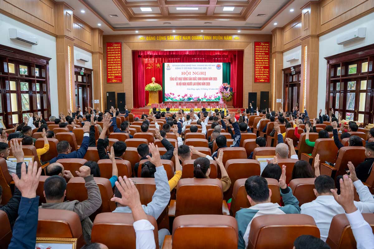 Quang canh hoi nghi. Anh: Than Cao Son