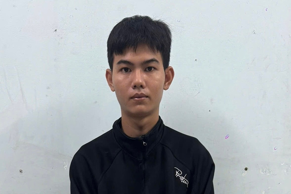 Đối tượng Lê Công Thắng bị tạm giữ hình sự để điều tra về hành vi Hiếp dâm người dưới 16 tuổi. Ảnh: Công an