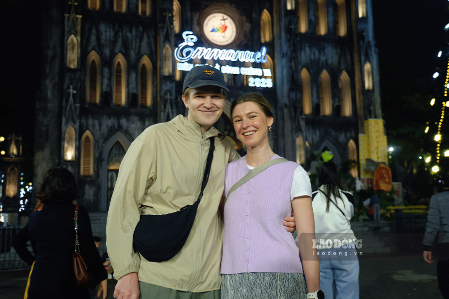 Dia diem nay cung dac biet thu hut cac du khach nuoc ngoai. Voi ho, Giang sinh tai Ha Noi co nhieu diem khac biet voi que nha, la trai nghiem thu vi khi toi Viet Nam.