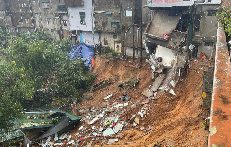The landslide scene affected 12 households in Khe Sanh after heavy rains. Photo: Hung Tho