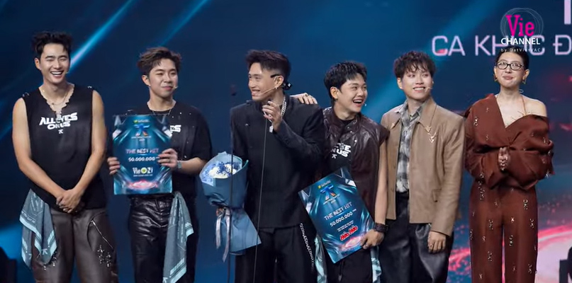 Team cua “Som muon thi” -